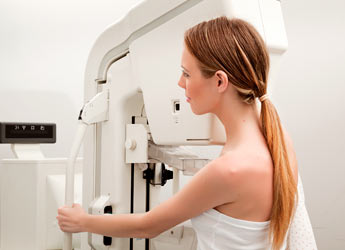 Mamografía o estudio por radiografía de sus glándulas mamarias en Sant Cugat.